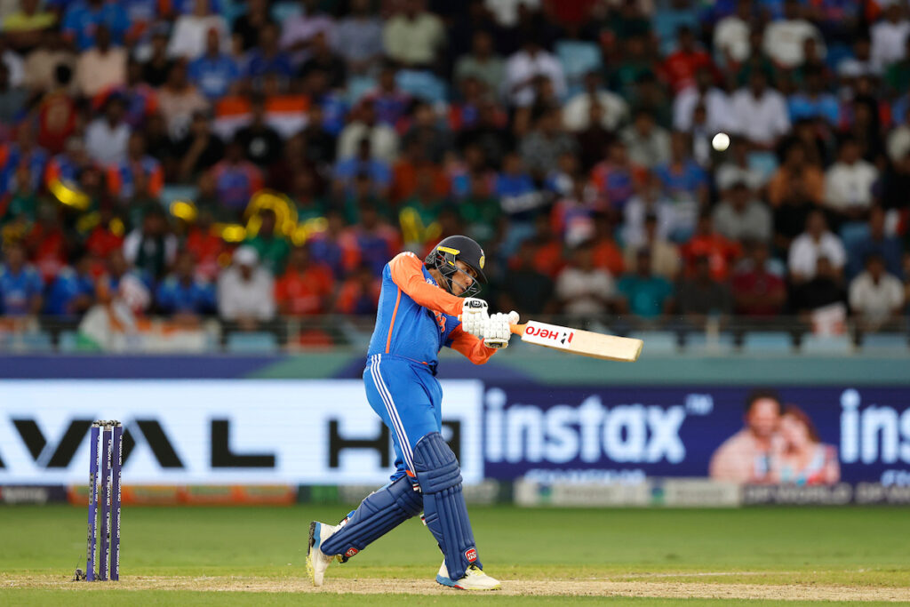 half-century by @IamAbhiSharma4 off just 25 deliveries 👏👏