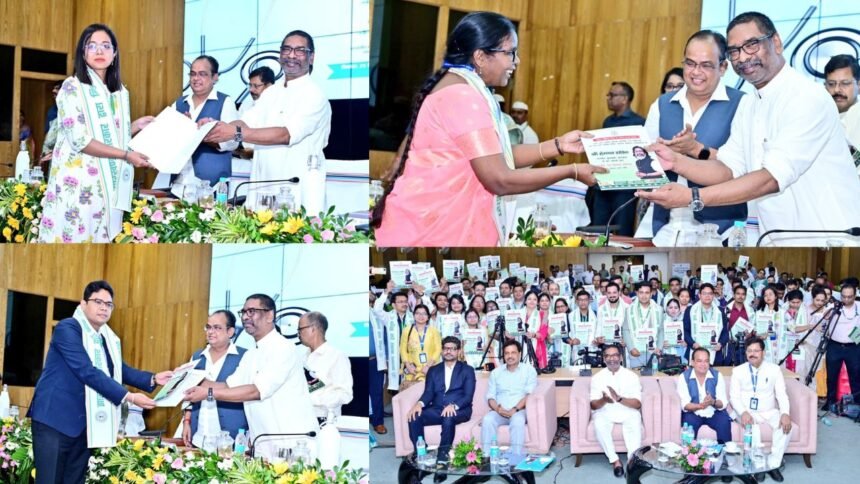 मुख्यमंत्री हेमंत सोरेन ने चिकित्सा पदाधिकारियों को सौंपा नियुक्ति पत्र, कहा-'आप सभी डॉक्टर भगवान स्वरूप' 1 मुख्यमंत्री हेमंत सोरेन ने चिकित्सा पदाधिकारियों को सौंपा नियुक्ति पत्र, कहा-'आप सभी डॉक्टर भगवान स्वरूप'
