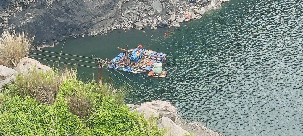 धनबाद के रामकनाली ओपी क्षेत्र में बड़ा हादसा,भूधंसान में कई लोगों के दबने की खबर 3 image 66