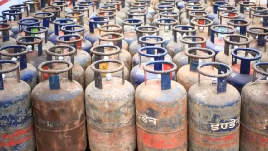 LPG सिलेंडर के दामों में भारी कटौती, आज से लागू हुई नई दर