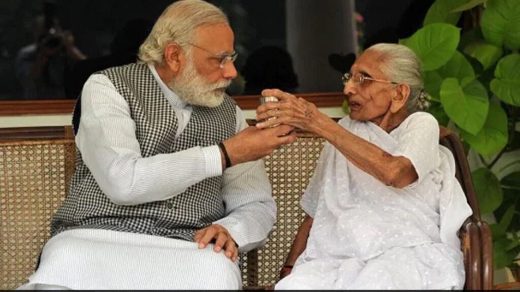 पीएम मोदी अपनी मां को याद कर हुए भावुक, कांग्रेस की रैली में कहा गया अपशब्द हर मां का अपमान