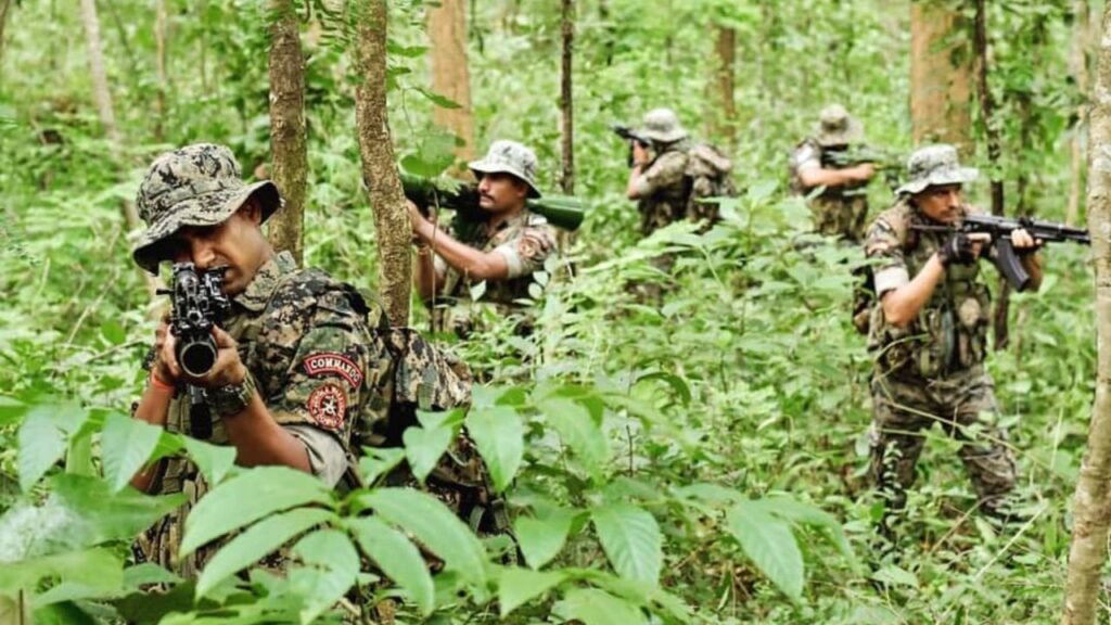 चाईबासा में सुरक्षाबलों और नक्सलियों के बीच मुठभेड़, सर्च ऑपरेशन के दौरान रूक-रूक कर हो रही है फायरिंग