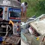 रामगढ़ में बस और ट्रक की टक्कर में दो की मौत, गोड्डा तेज रफ्तार कार गड्डे में गिरी, पति-पत्नी समेत 3 की मौत