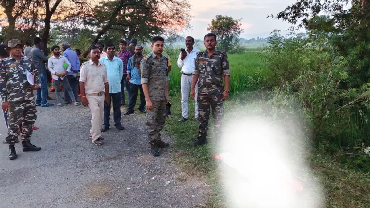 झारखंड में जमीन विवाद को लेकर पत्नी के सामने पति की हत्या, तीन आरोपी पुलिस की पकड़ से बाहर