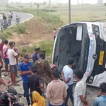 रांची जा रही बस कोडरमा घाटी में दुर्घटनाग्रस्त, दर्जन भर यात्री घायल, तीन की हालत गंभीर