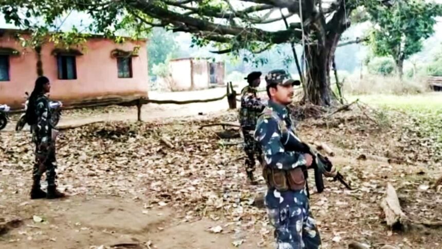 नक्सलियों को घेरने के लिए 8 कैंप बनेंगे, इनमें 5 झारखंड में, अभियान के खिलाफ प्रतिरोध सप्ताह शुरू, 15 को बंद बुलाया