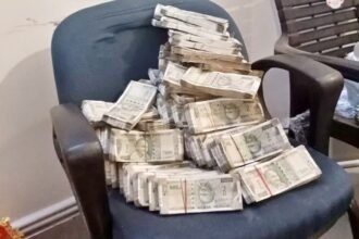 बिहार में चेकिंग के दौरान बाइक से 50 लाख रुपये बरामद, चुनाव को लेकर पुलिस की बड़ी कार्रवाई