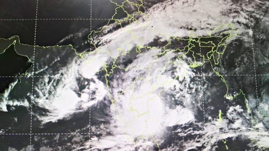 मोंथा का झारखंड में असर, रांची में झमाझम बारिश, बढ़ेगी ठंड