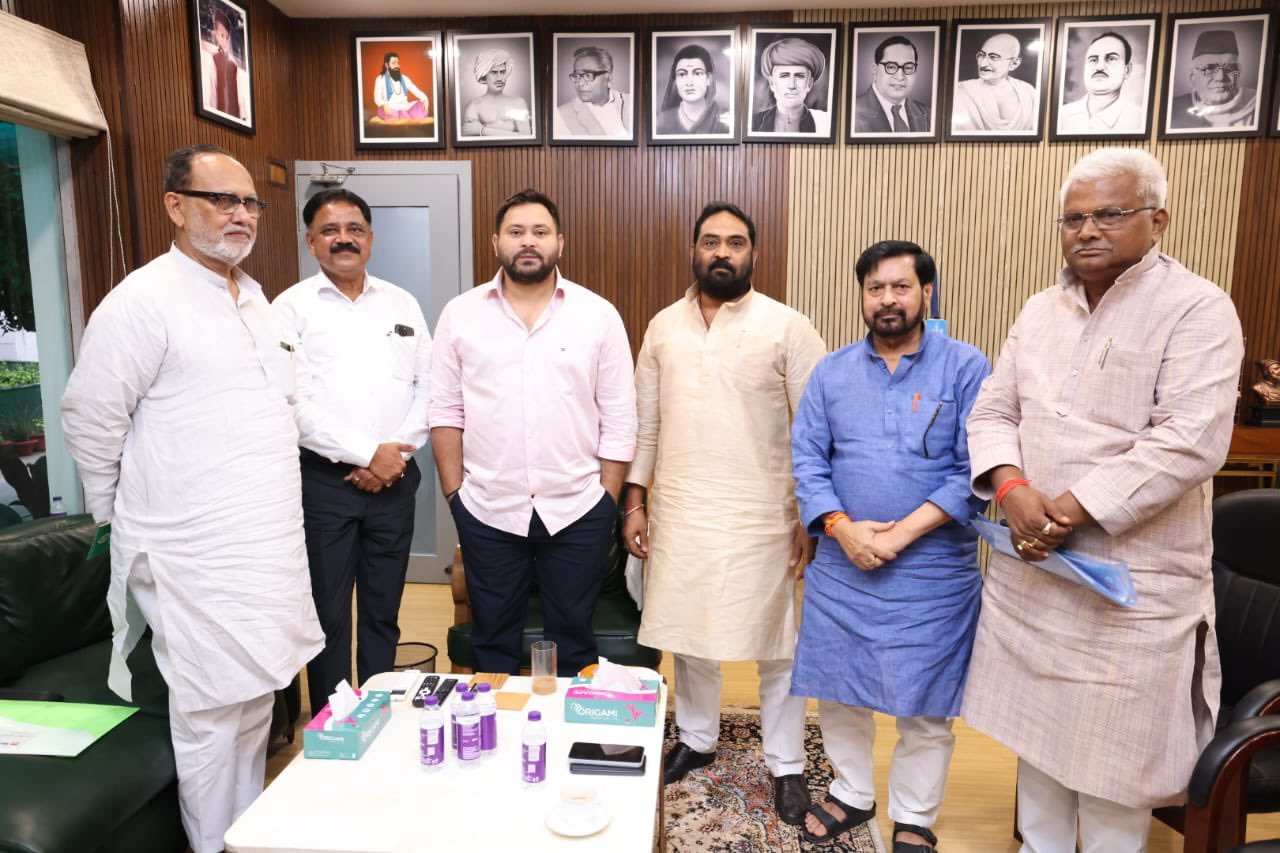 बिहार विधानसभा चुनाव को लेकर तेजस्वी यादव से मिले JMM के नेता, बुधवार को होगा सीट शेयरिंग का एलान