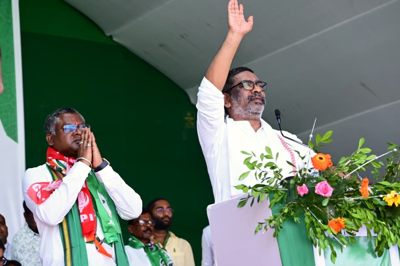 "BJP के दो दर्जन मुख्यमंत्री पर मैं अकेला भारी हूं" घाटशिला उपचुनाव में सोमेश के नामांकन पर खूब गरजे मुख्यमंत्री हेमंत सोरेन