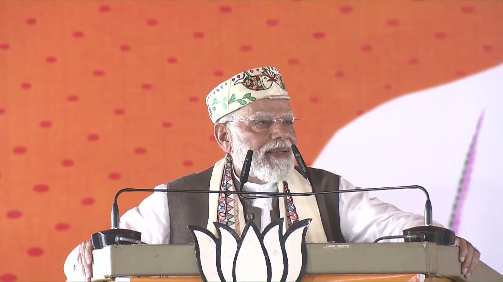 समस्तीपुर की रैली में पीएम मोदी ने साधा कांग्रेस और लालू परिवार पर निशाना, कहा- ये लोग चोरी के केस में जमानत पर हैं