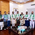 घाटशिला उपचुनाव से पहले BJP को झटका, मुख्यमंत्री हेमंत सोरेन के सामने जिलापरिषद उपाध्यक्ष समेत कई नेता JMM में हुए शामिल