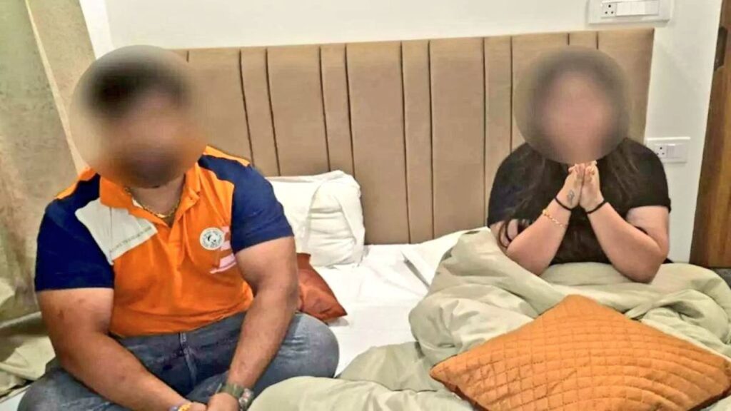 राजा रघुवंशी जैसा मर्डर प्लान टल गया! इंजीनियर पत्नी ने ऑनलाइन मंगाया हथौड़ा-कंडोम, सर्च हिस्ट्री से बची पति की जान