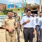 सादे लिबास में पुलिस कर रही है पूजा पंडालों की निगहबानी, लातेहार SP कुमार गौरव खुद कर रहे हैं दुर्गा पूजा और दशहरा में सुरक्षा व्यवस्था की निगरानी