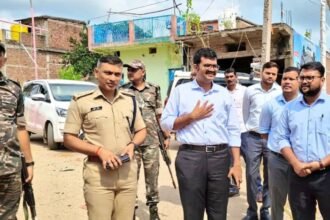 सादे लिबास में पुलिस कर रही है पूजा पंडालों की निगहबानी, लातेहार SP कुमार गौरव खुद कर रहे हैं दुर्गा पूजा और दशहरा में सुरक्षा व्यवस्था की निगरानी