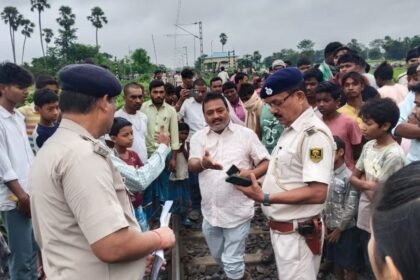 बिहार में वंदे भारत ट्रेन की चपेट में आने से तीन की मौत, दशहरा मेला देखकर घर लौट रहे थे सभी
