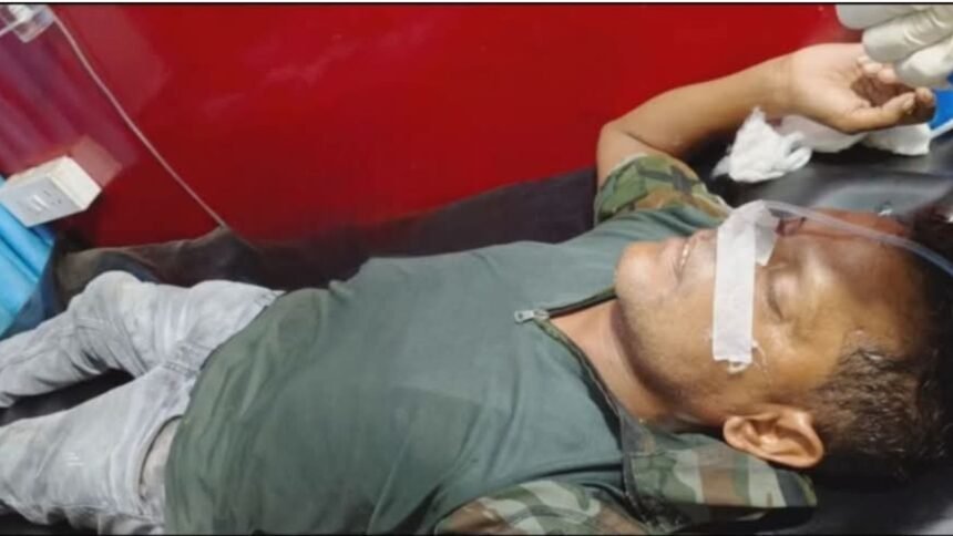 झारखंड में पुलिस लाइन में तैनात ड्राइवर ने सल्फास खाकर दी जान, मौत से पहले जारी किया वीडियो, 4 पुलिसकर्मी को बताया जिम्मेदार 1 झारखंड में पुलिस लाइन में तैनात ड्राइवर ने सल्फास खाकर दी जान, मौत से पहले जारी किया वीडियो, 4 पुलिसकर्मी को बताया जिम्मेदार