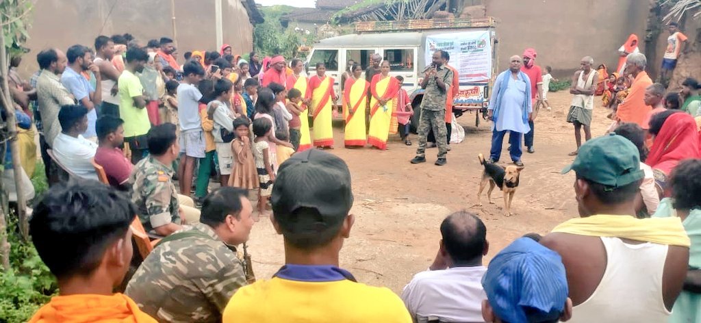 लातेहार SP कुमार गौरव के नेतृत्व में अफीम खेती के खिलाफ जागरूकता अभियान, ग्रामीण क्षेत्रों में पुलिस विभाग की टीम चला रही हैं अभियान 3 WhatsApp Image 2025 10 05 at 09.40.12 9faef94a