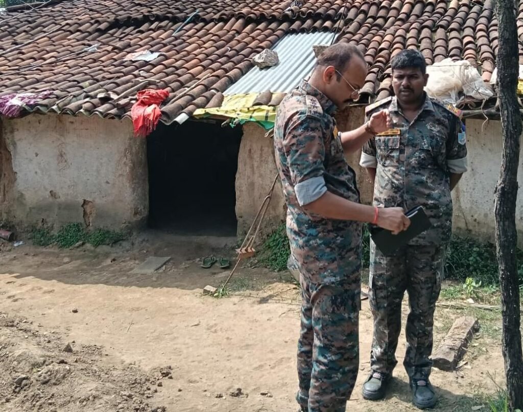 9 साल का मासूम कर सकता है जादू-टोना ? लोहरदगा में पति-पत्नी के साथ बच्चे की भी हत्या 2 WhatsApp Image 2025 10 09 at 14.51.23 1