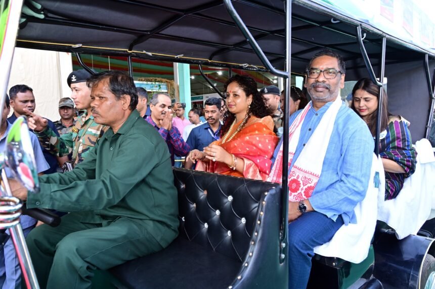 हेमंत सोरेन ने किया जेसोवा दिवाली मेले का उद्धघाटन, कल्पना के संग मेले में का लिया जायजा 1 WhatsApp Image 2025 10 09 at 16.27.09