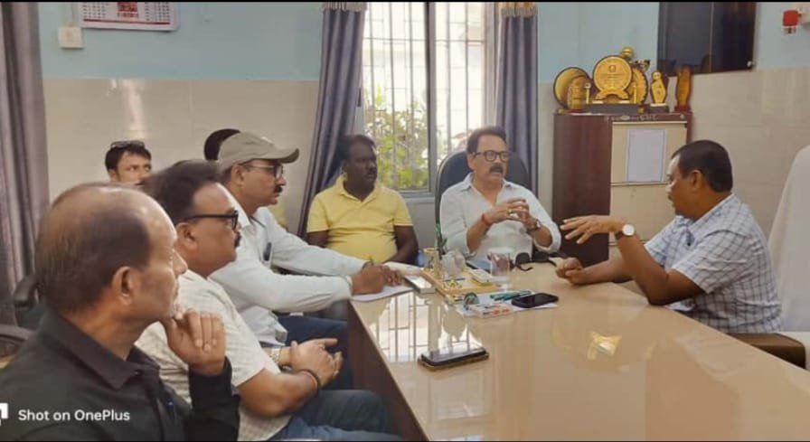 सरकारी अस्पताल में दलालों का 'तांडव' , सांसद सुखदेव भगत ने निजी अस्पतालों में मरीज भर्ती कराने पर लगाई फटकार 3 WhatsApp Image 2025 10 09 at 17.03.18