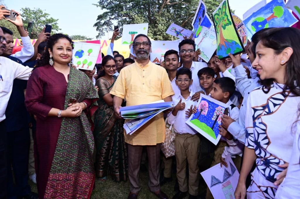 हेमंत सोरेन ने इप्सोवा के दिवाली मेले का किया उद्घाटन, तीन दिनों तक चलेगा मेला 5 WhatsApp Image 2025 10 16 at 16.10.33 1