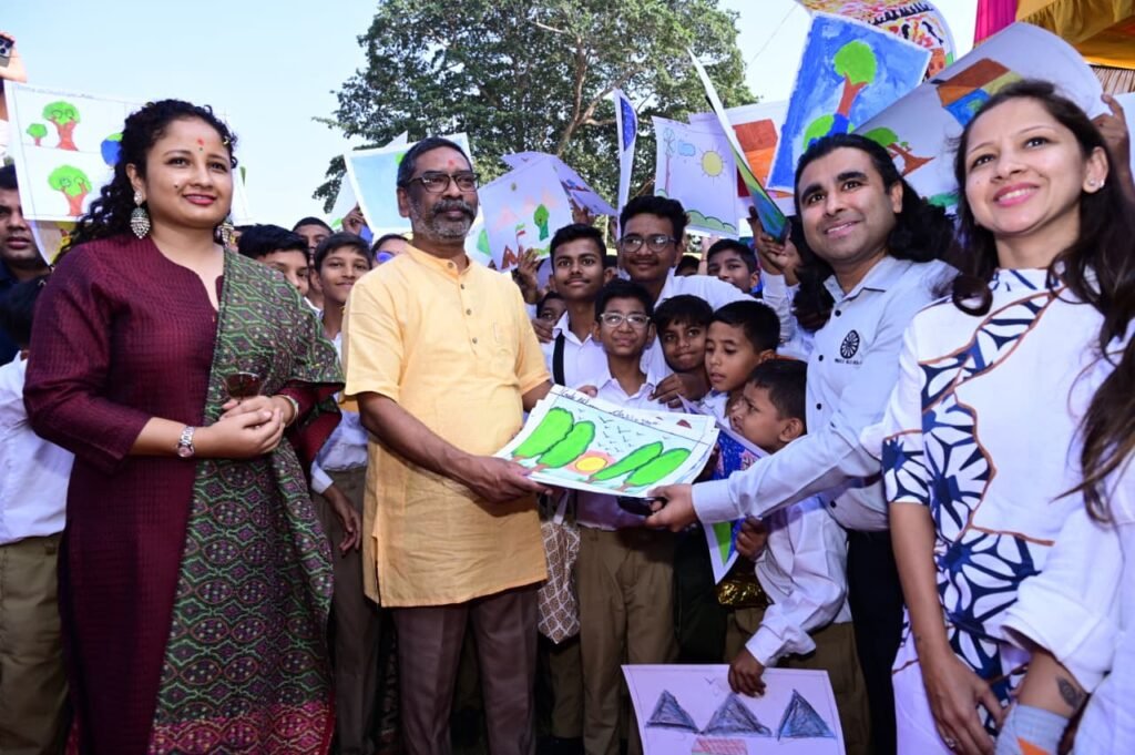 हेमंत सोरेन ने इप्सोवा के दिवाली मेले का किया उद्घाटन, तीन दिनों तक चलेगा मेला 4 WhatsApp Image 2025 10 16 at 16.10.33