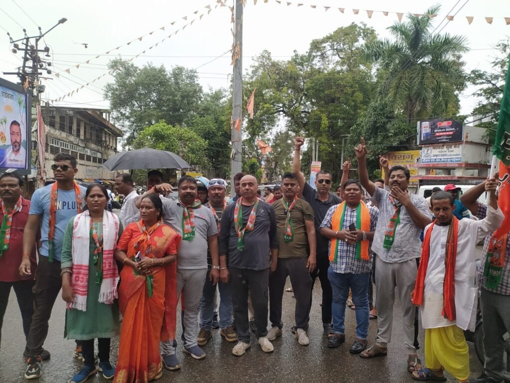 चाईबासा में आदिवासियों पर हुए लाठीचार्ज का विरोध, BJP के कोल्हान बंद के दौरान सड़कों पर सन्नाटा 2 WhatsApp Image 2025 10 29 at 12.57.13 7eae2e19