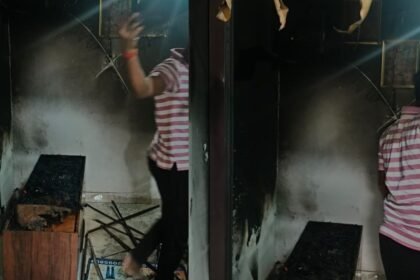 रांची के अनमोला प्लाजा के एक दुकान में लगी आग, किसी के हताहत होने की सूचना नहीं