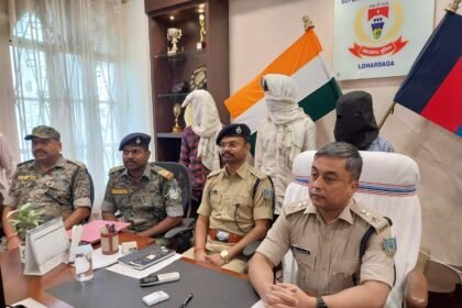 लोहरदगा ट्रिपल मर्डर में तीन गिरफ्तार,अंधविश्वास में पति-पत्नी और बेटे की कर दी थी हत्या
