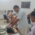 बिहार में मैकेनिक के घर छापेमारी में मिला एक करोड़ कैश, कई बैंकों का पासबुक भी किया गया जप्त