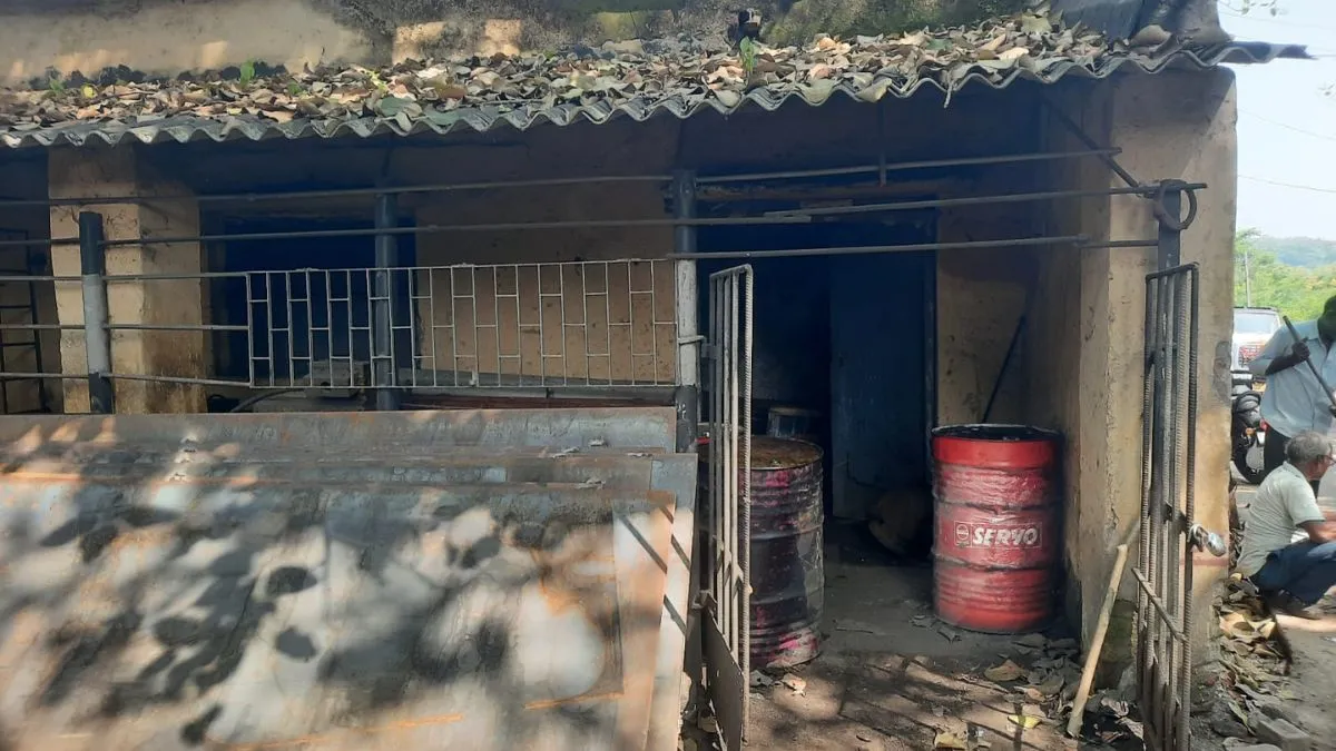 धनबाद के कोयला खदान पर लुटेरों का हमला, कर्मचारियों को बंधक बनाकर जमकर मचाया लूटपाट