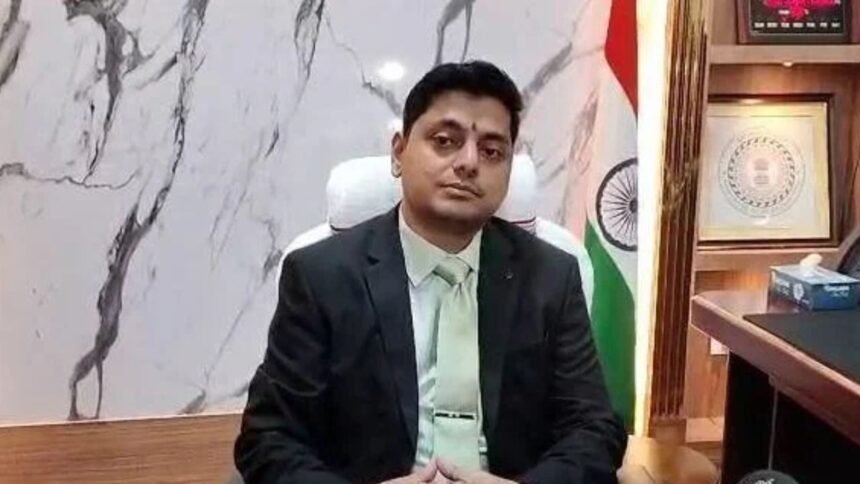 धनबाद उपायुक्त आदित्य रंजन के खिलाफ शिकायत, टेंडर शर्तो को बदलने की ACB से जांच कराने की मांग
