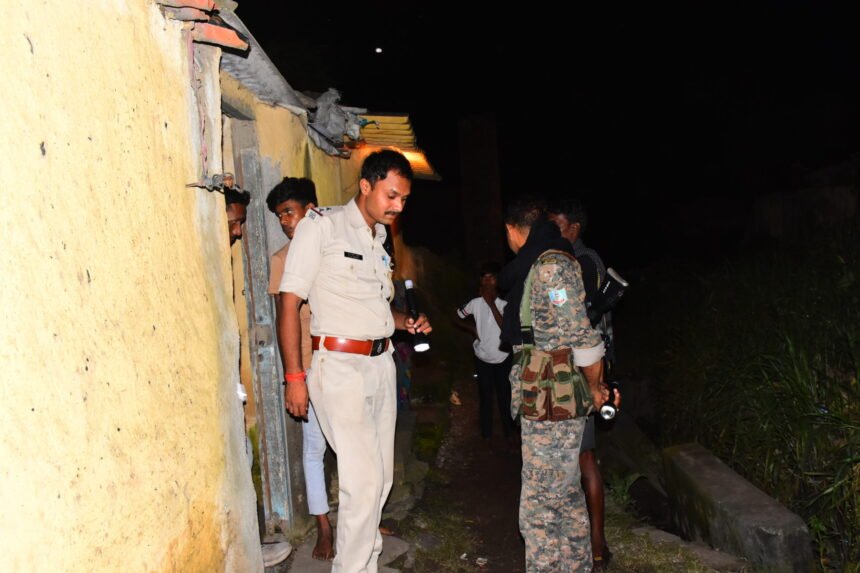 धनबाद के सिजुआ में घर में मृत मिले दंपती और बच्ची, पीले रंग की चीज खोलेगी मौत का राज 1 धनबाद के सिजुआ में घर में मृत मिले दंपती और बच्ची, पीले रंग की चीज खोलेगी मौत का राज