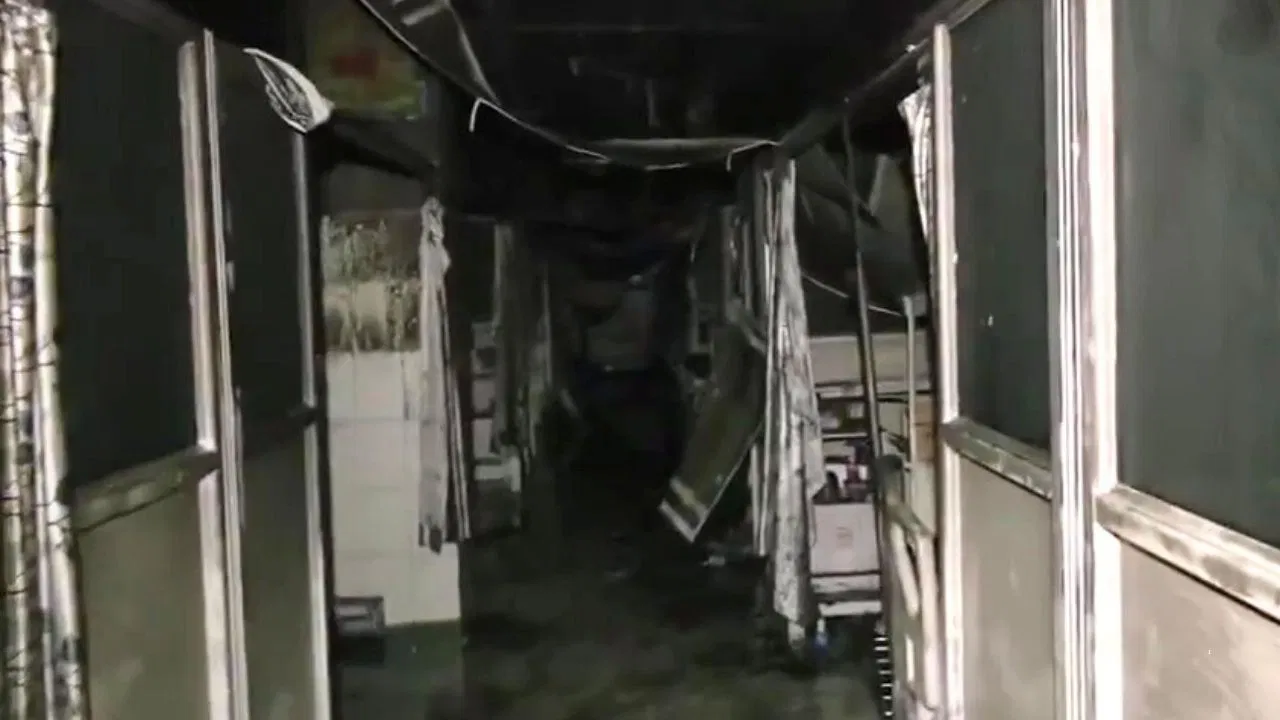 जयपुर के SMS अस्पताल में लगी आग,ट्रामा सेंटर का ICU वार्ड जलकर खाक, 6 मरीजों की मौत, 5 की हालत गंभीर