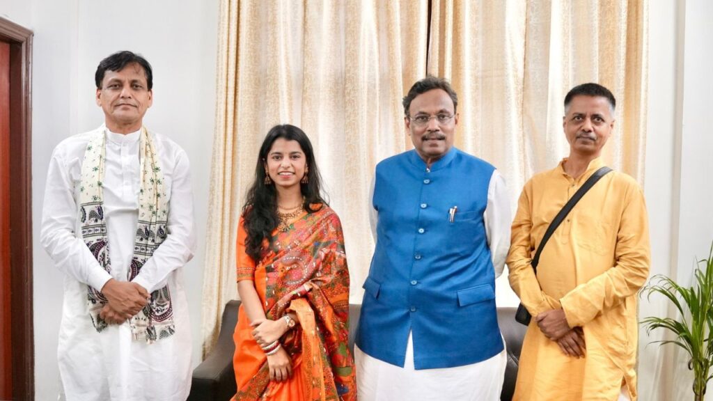 मैथिली ठाकुर BJP के टिकट पर लड़ेंगे बिहार विधानसभा का चुनाव, विनोद तावड़े और नित्यानंद राय के साथ हुई मुलाकात