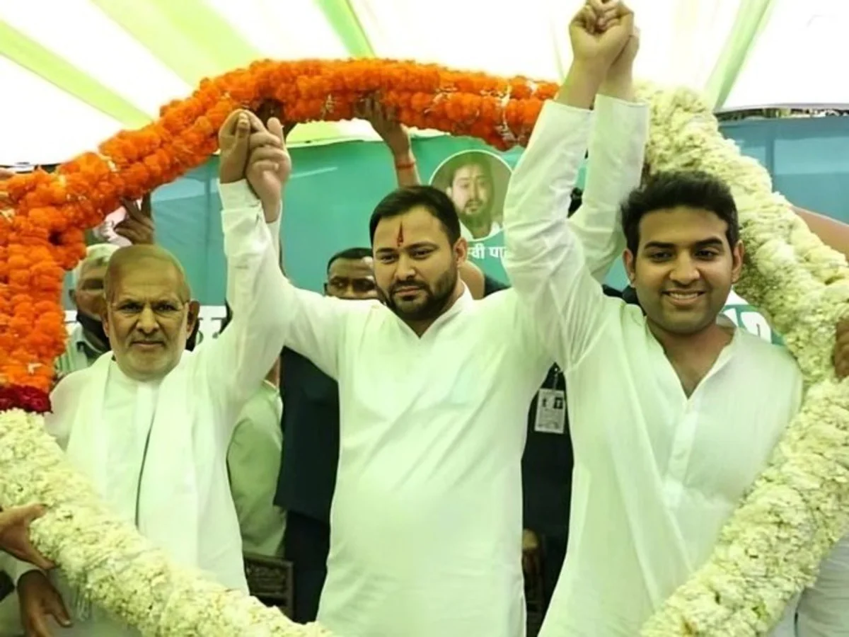 sharad yadav and tajshwi yadav