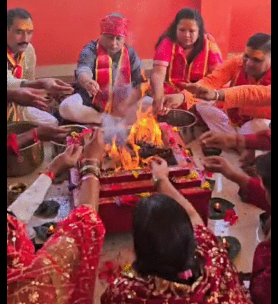 Lohardaga पुलिस लाइन में दुर्गा पूजा पर दिखा सौहार्द का अनोखा संगम ,शक्ति की देवी मां दुर्गा की आराधना में धर्मों के बंधन टूटे 4 web.whatsapp 59