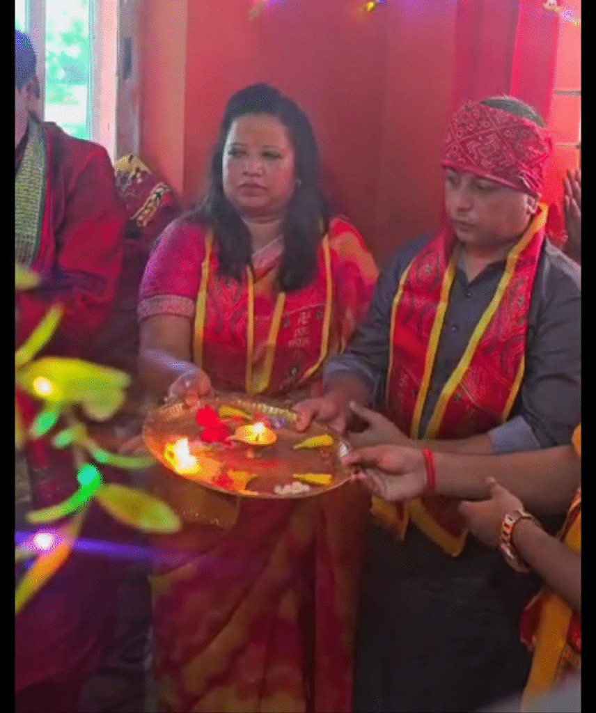 Lohardaga पुलिस लाइन में दुर्गा पूजा पर दिखा सौहार्द का अनोखा संगम ,शक्ति की देवी मां दुर्गा की आराधना में धर्मों के बंधन टूटे 12 web.whatsapp 60