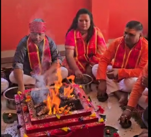 Lohardaga पुलिस लाइन में दुर्गा पूजा पर दिखा सौहार्द का अनोखा संगम ,शक्ति की देवी मां दुर्गा की आराधना में धर्मों के बंधन टूटे 3 web.whatsapp 61