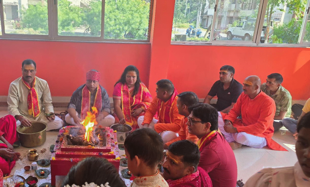Lohardaga पुलिस लाइन में दुर्गा पूजा पर दिखा सौहार्द का अनोखा संगम ,शक्ति की देवी मां दुर्गा की आराधना में धर्मों के बंधन टूटे 7 web.whatsapp 65