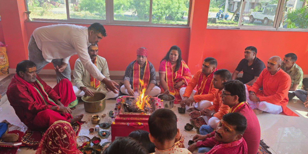 Lohardaga पुलिस लाइन में दुर्गा पूजा पर दिखा सौहार्द का अनोखा संगम ,शक्ति की देवी मां दुर्गा की आराधना में धर्मों के बंधन टूटे 8 web.whatsapp 66