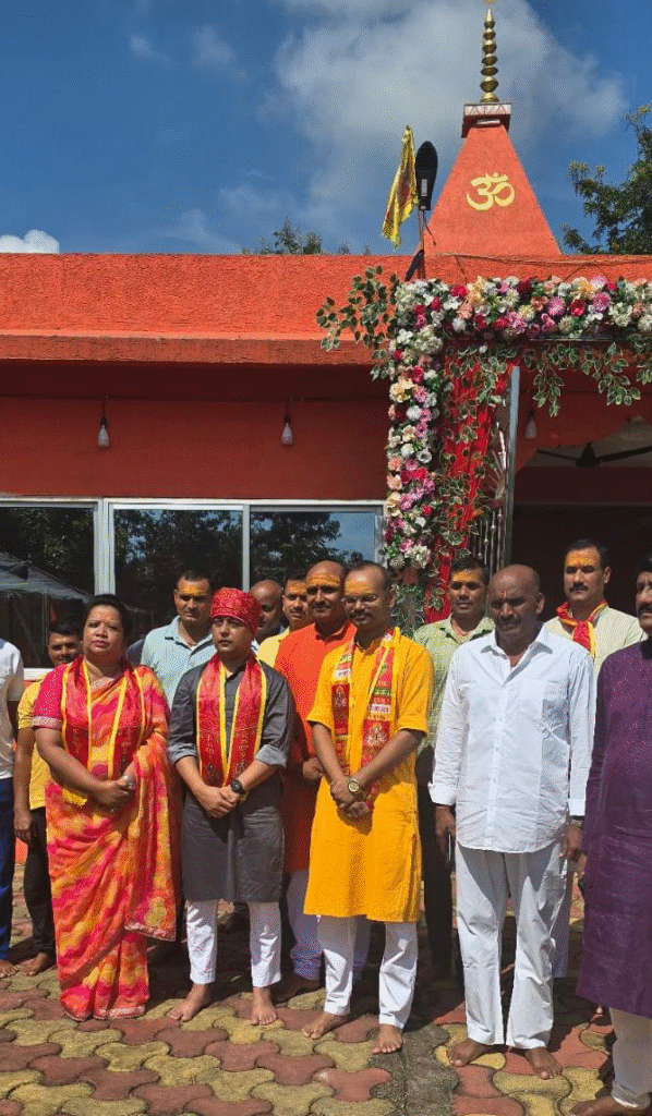 Lohardaga पुलिस लाइन में दुर्गा पूजा पर दिखा सौहार्द का अनोखा संगम ,शक्ति की देवी मां दुर्गा की आराधना में धर्मों के बंधन टूटे 11 web.whatsapp 67