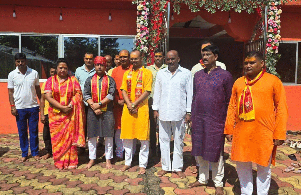 Lohardaga पुलिस लाइन में दुर्गा पूजा पर दिखा सौहार्द का अनोखा संगम ,शक्ति की देवी मां दुर्गा की आराधना में धर्मों के बंधन टूटे 9 web.whatsapp 68