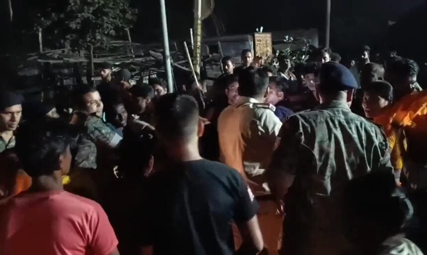 धनबाद में जयराम महतो की पार्टी के नेता और हाइवा मालिक में हिंसक झड़प, JLKM समर्थक ने की आत्मदाह करने की कोशिश, पुलिस का पथराव