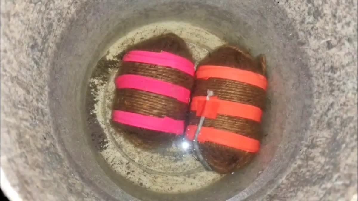 धनबाद में बंद घर से मिले चार जिंदा बम, पुलिस हिरासत में लिया गया एक युवक