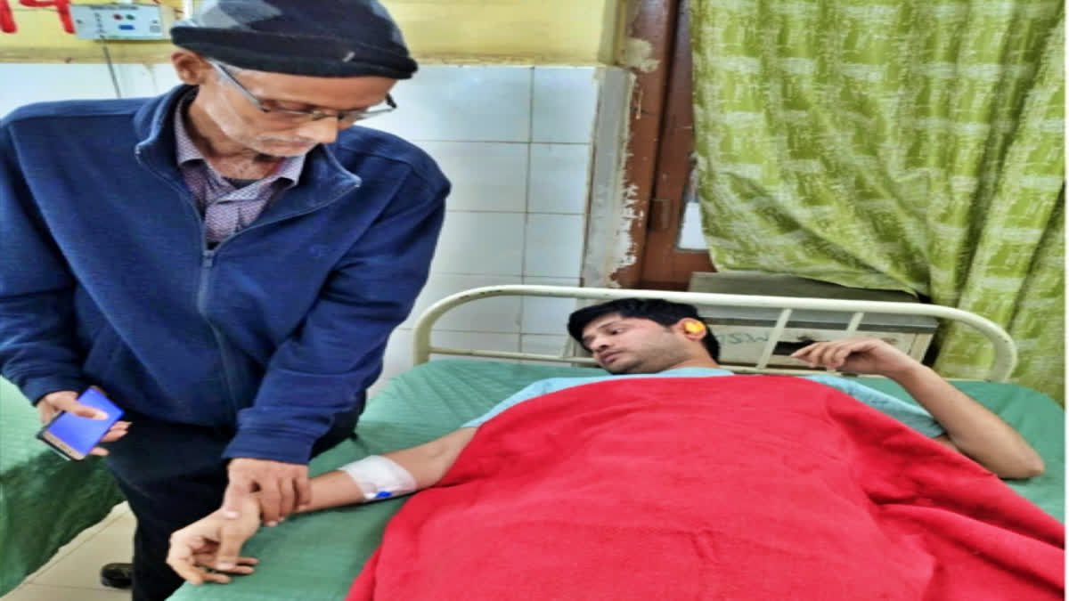 पति से नाराज पत्नी ने मायके बुलाकर कुत्ते से कटवाया, अस्पताल में चल रहा हैं इलाज