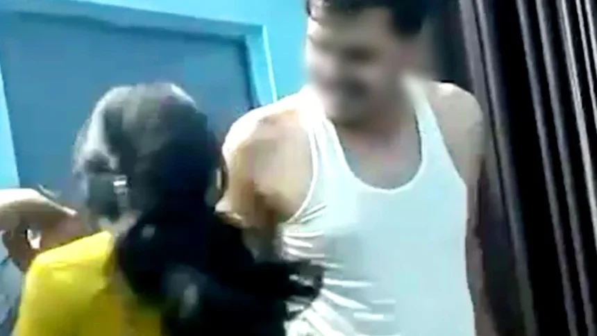 डॉक्टर का अस्पताल में महिला के साथ डांस करने का VIDEO वायरल, कार्रवाई की मांग के बाद ड्यूटी से हटाया गया