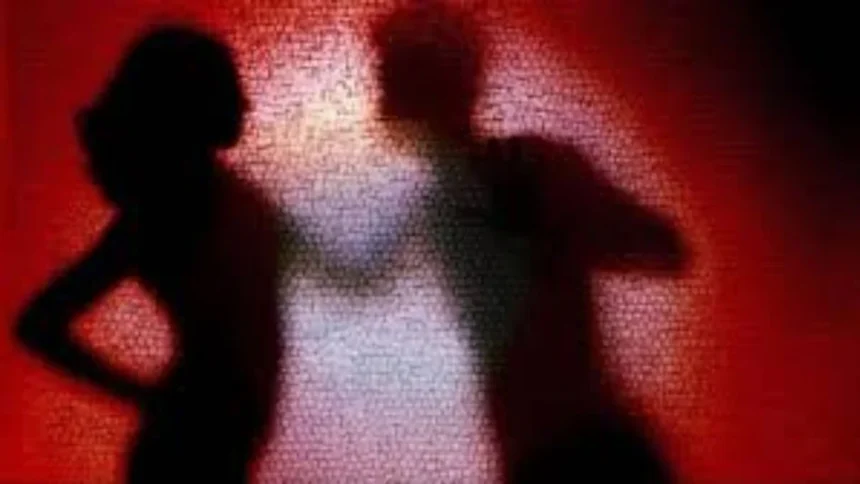 पत्नी के शराब पीकर आने पर नशेड़ी पति हुआ आगबबूला, झगड़े के दौरान उठाया खौफनाक कदम