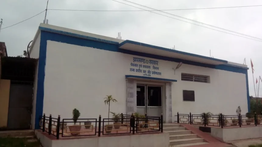 300 करोड़ की संपत्ति के मालिक हैं पेयजल में तैनात चीफ इंजीनियर निरंजन, पत्नी ब्रांडेड कंपनियों के शो रूम की मालकिन 1 Niranjan, the chief engineer posted in the drinking water department, owns property worth Rs 300 crore